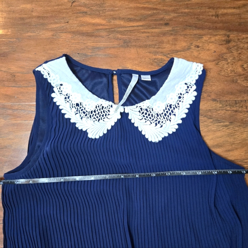 Lauren Conrad Small Navy Blue Pleated Blouse w/ Crochet Peter Pan Collar - Picture 6 of 9
